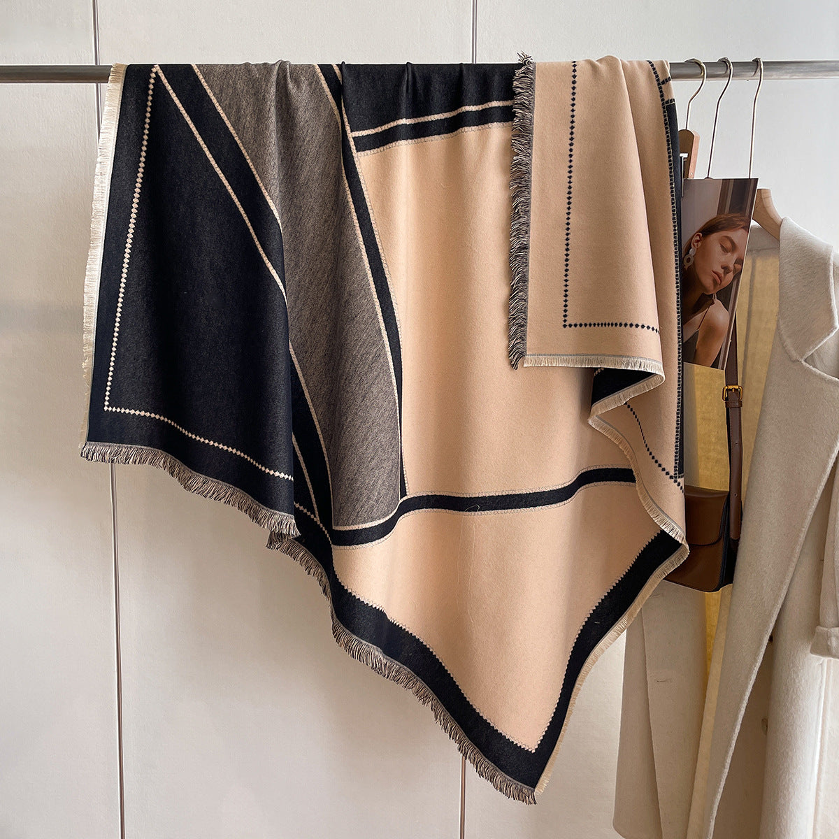 „Europäischer & Amerikanischer Kaschmir-Quadratschal – Verdickt, als warmer Überwurf/Umhang für klimatisierte Räume“