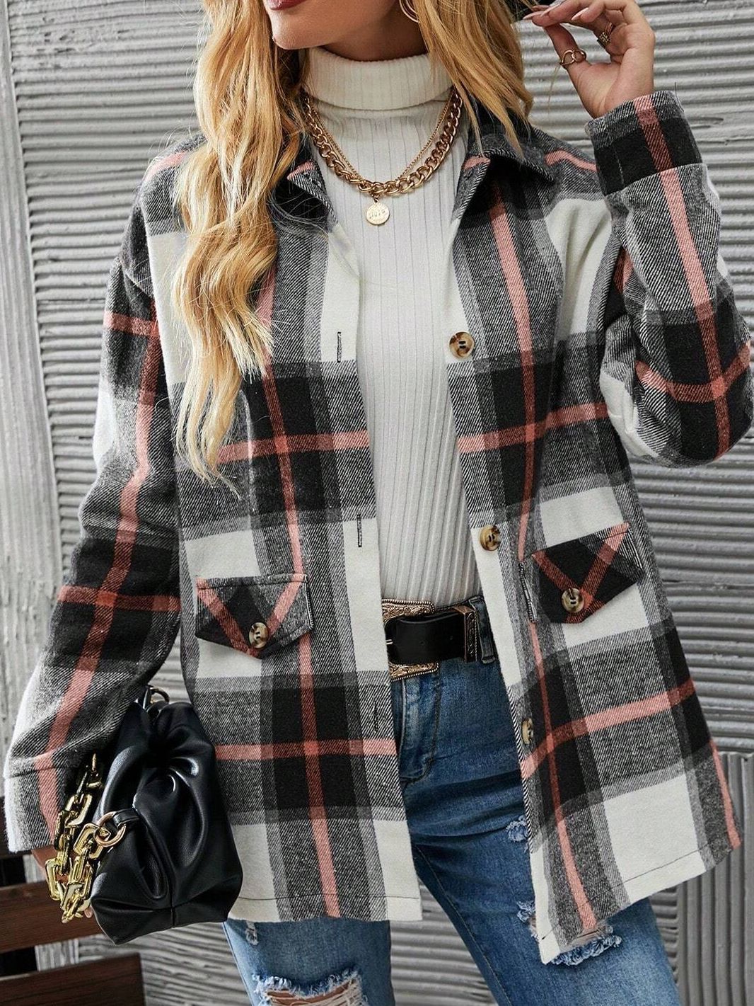 ✨ Herbst-/Winter Damen Oversize Karo-Hemdjacke ✨

Entdecke den perfekten Mix aus Komfort, Stil und Vielseitigkeit!
Unsere lässige Hemdjacke mit modernem Karo-Muster ist der ideale Begleiter für kühle Tage